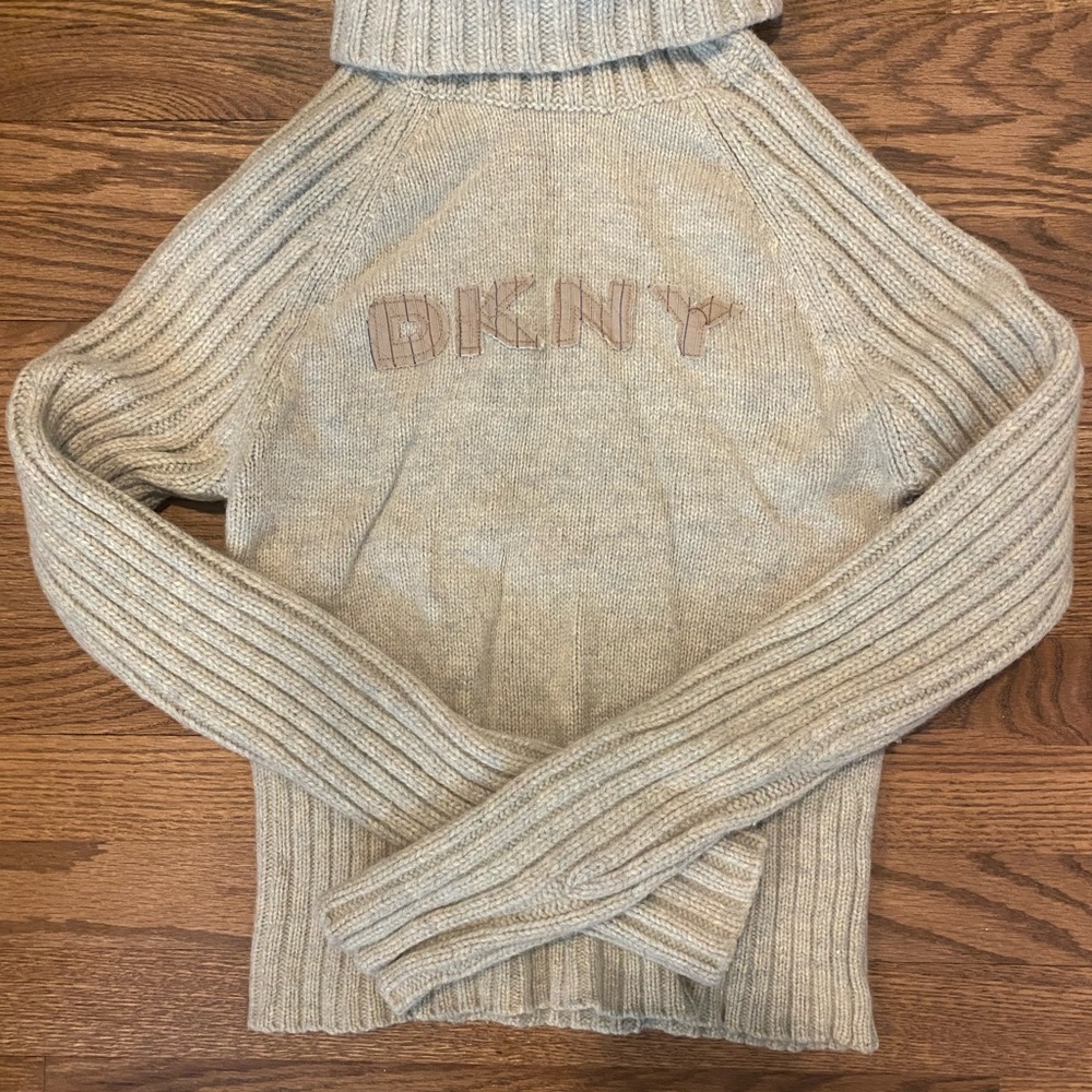 DKNY Women's light green wool Sweater